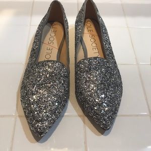 Silver glitter pointed loafer
